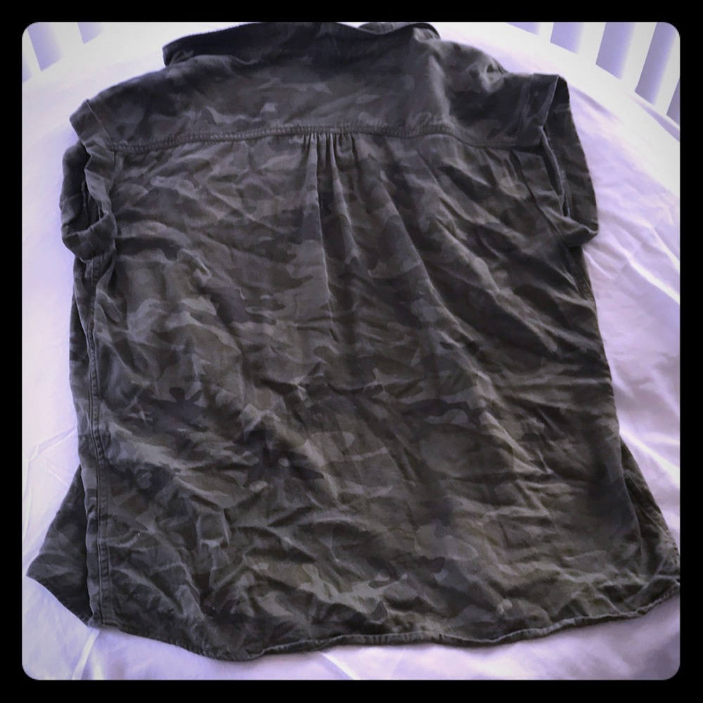 Button down - Picture 2 of 3